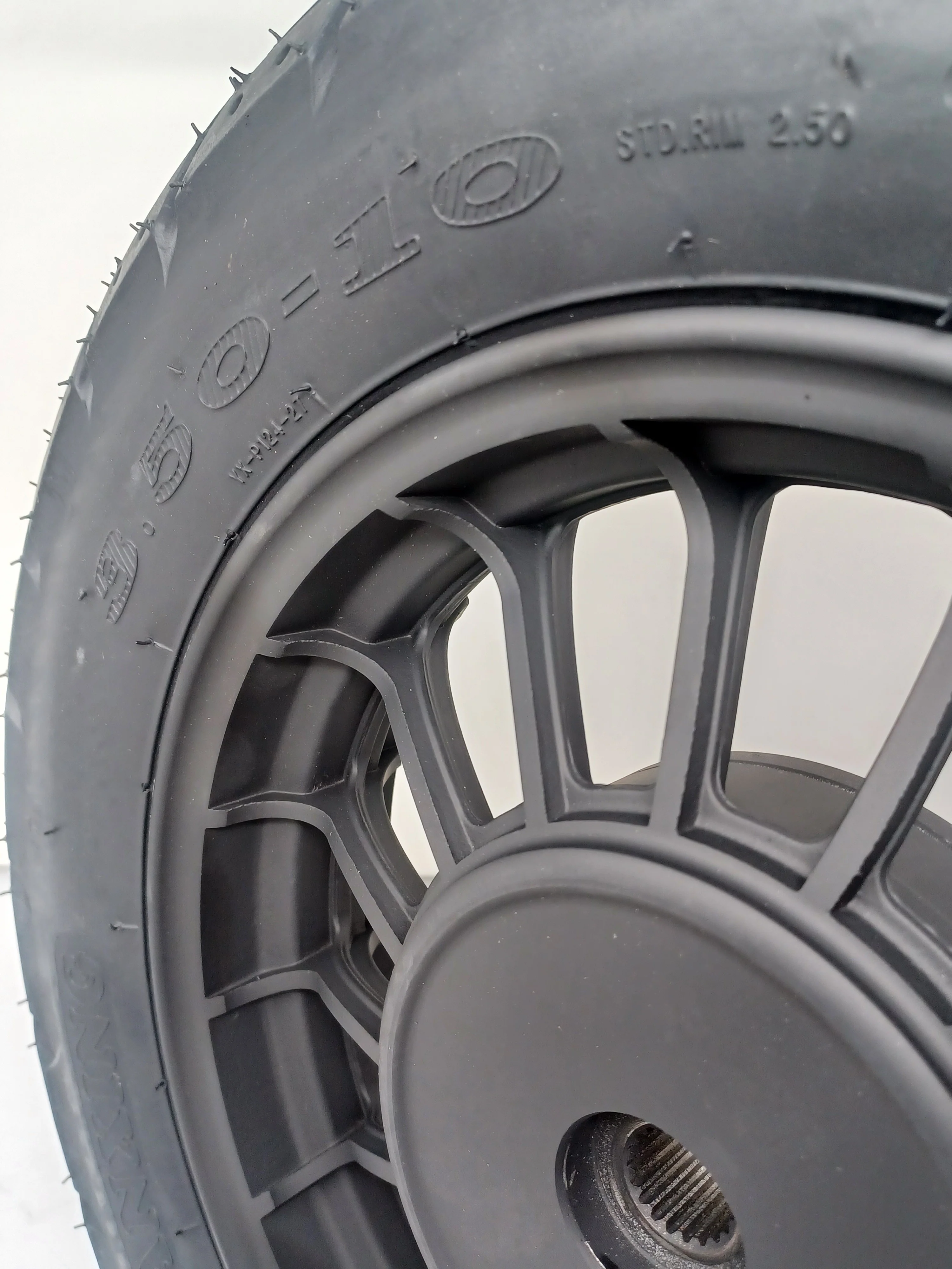 50cc Roma Scooter Rear Tire ON RIM 42700-S9E1-0000 - Image 3