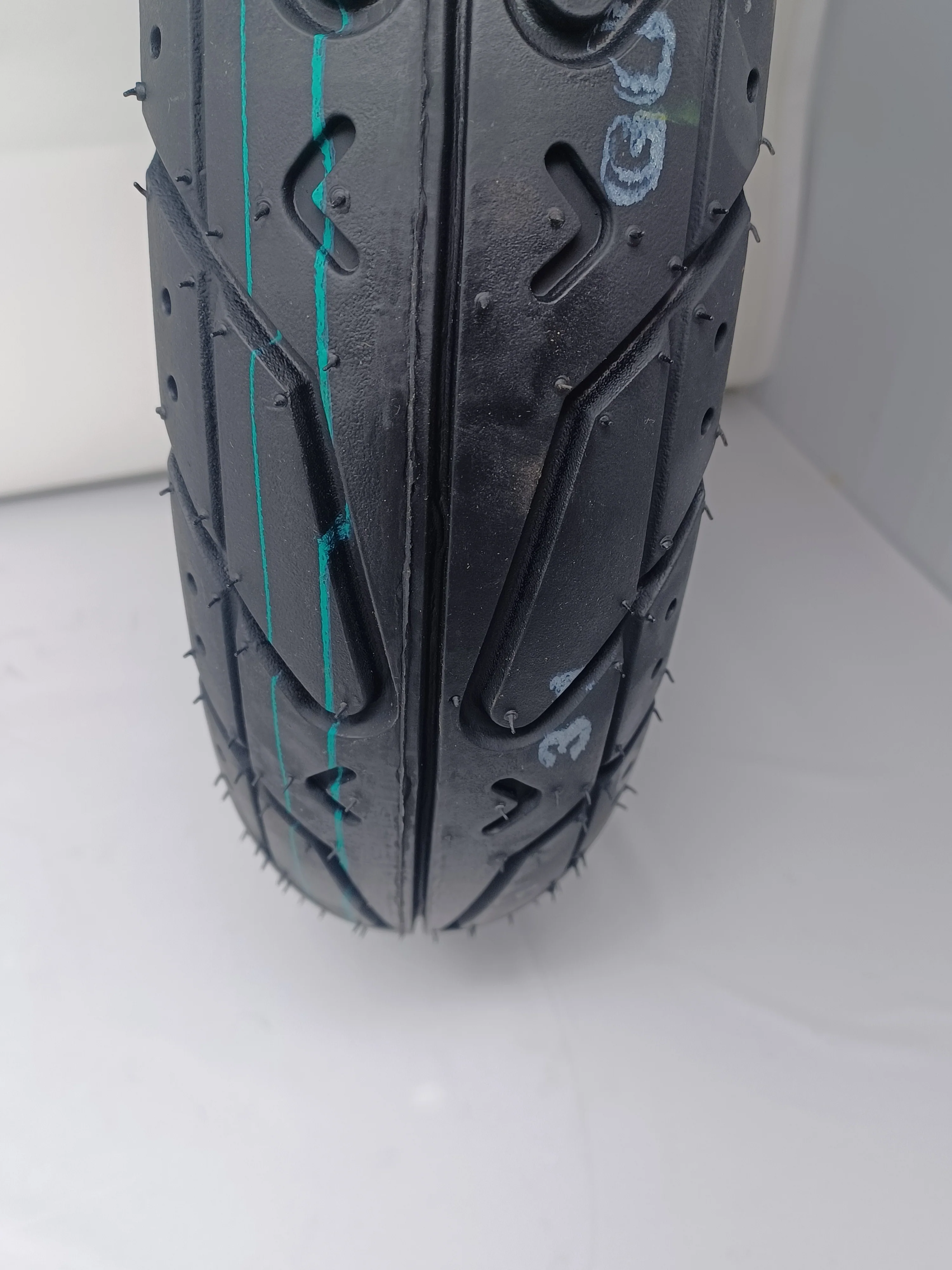 50cc Roma Scooter Rear Tire ON RIM 42700-S9E1-0000 - Image 4