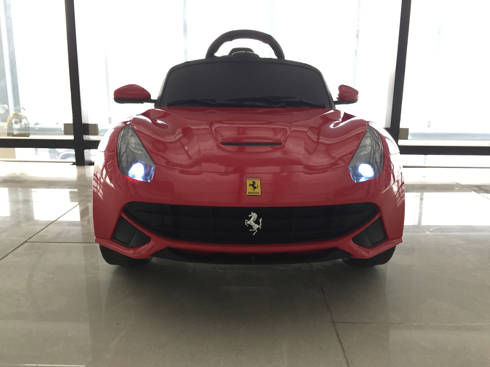 12V Ferrari F12 Ride on car for kids - Image 2