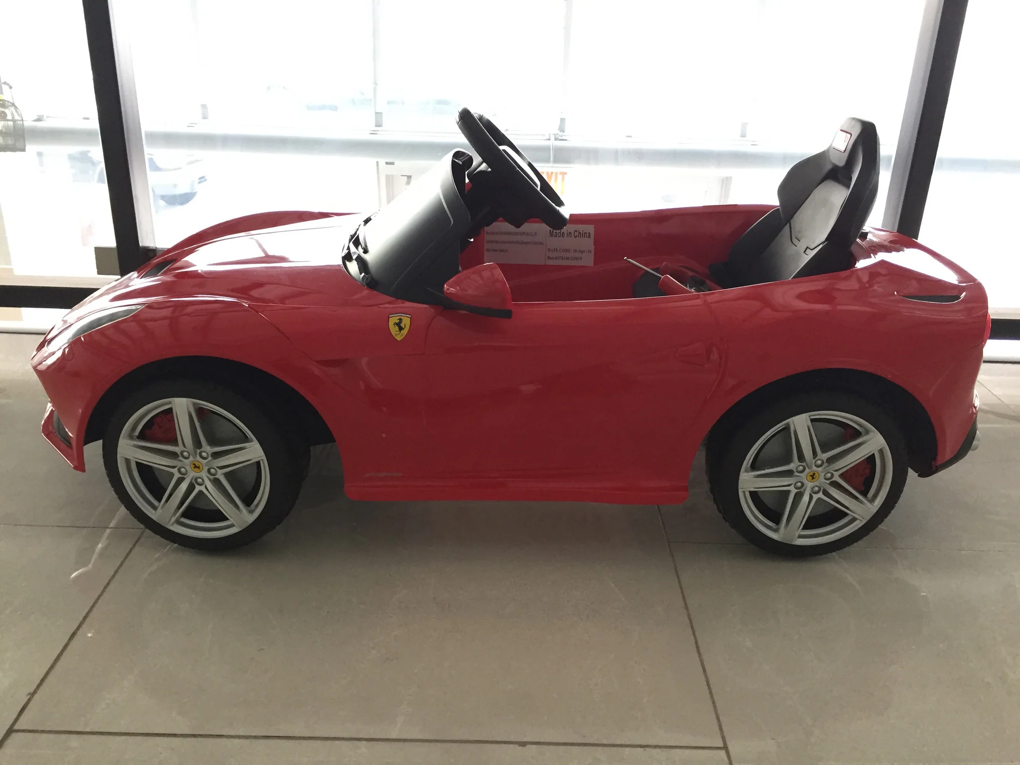 12V Ferrari F12 Ride on car for kids - Image 4