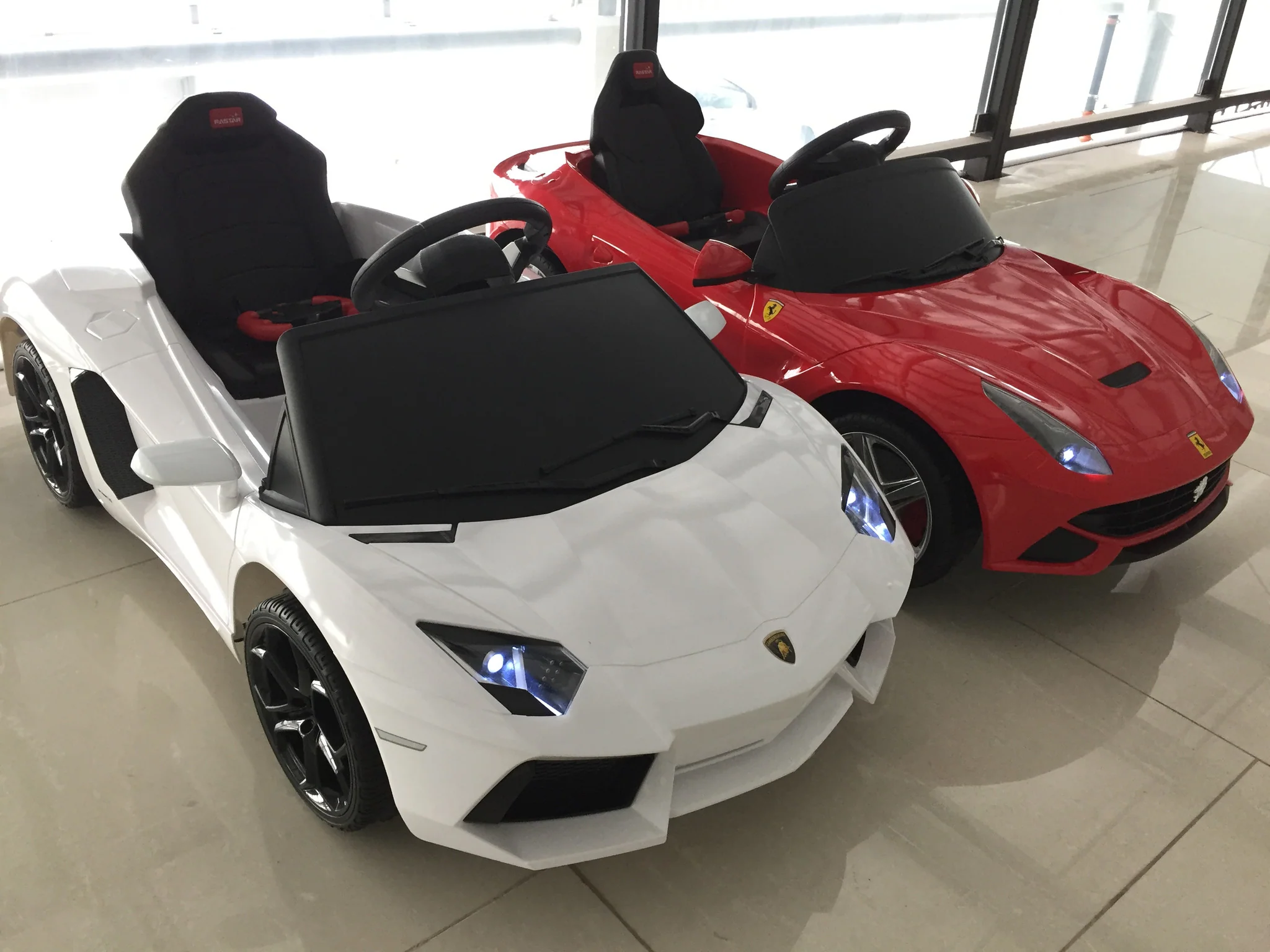 12V Ferrari F12 Ride on car for kids - Image 8