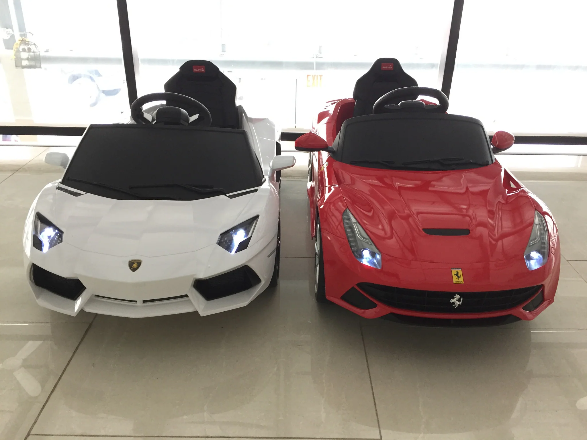 12V Ferrari F12 Ride on car for kids - Image 9