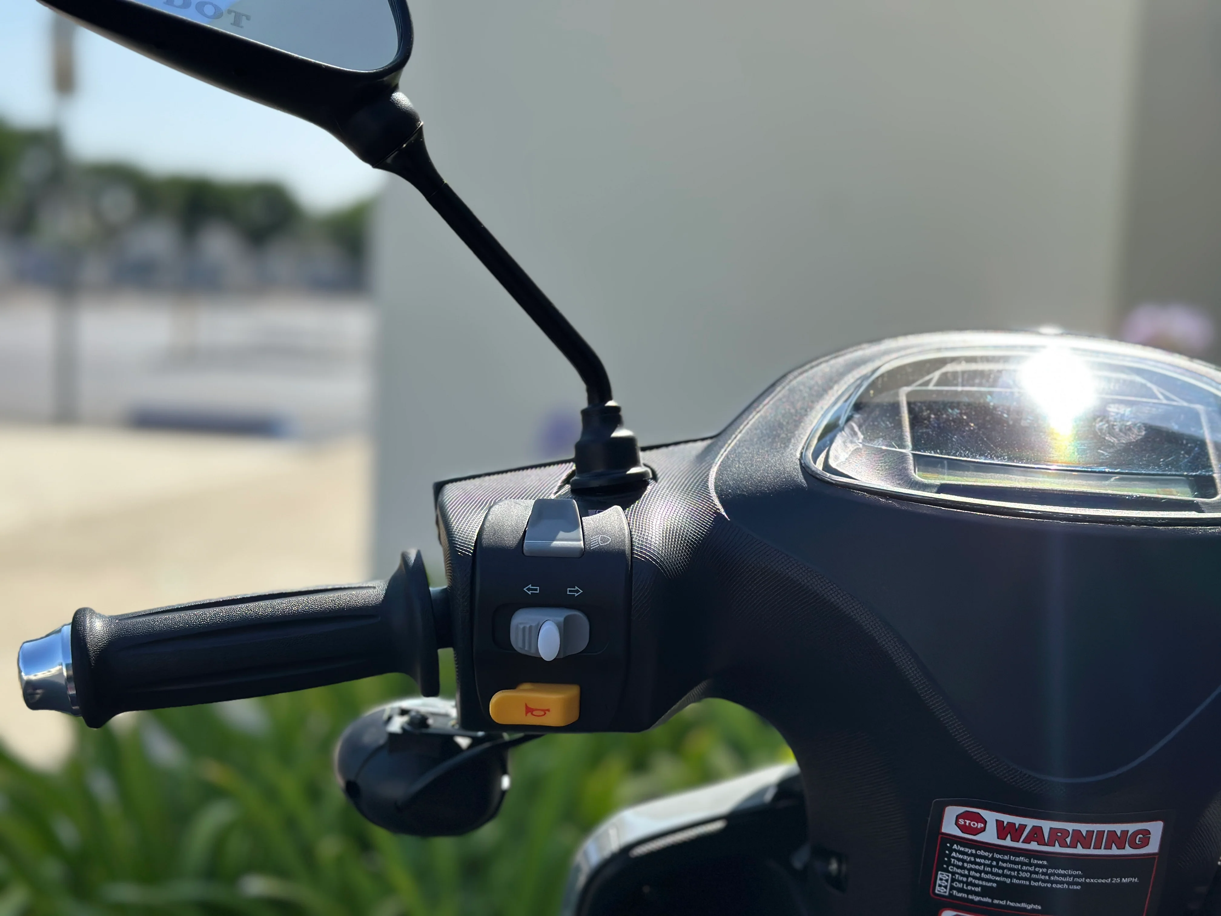 Venom Cali Moped | 50cc Scooter | Automatic Transmission - Image 15
