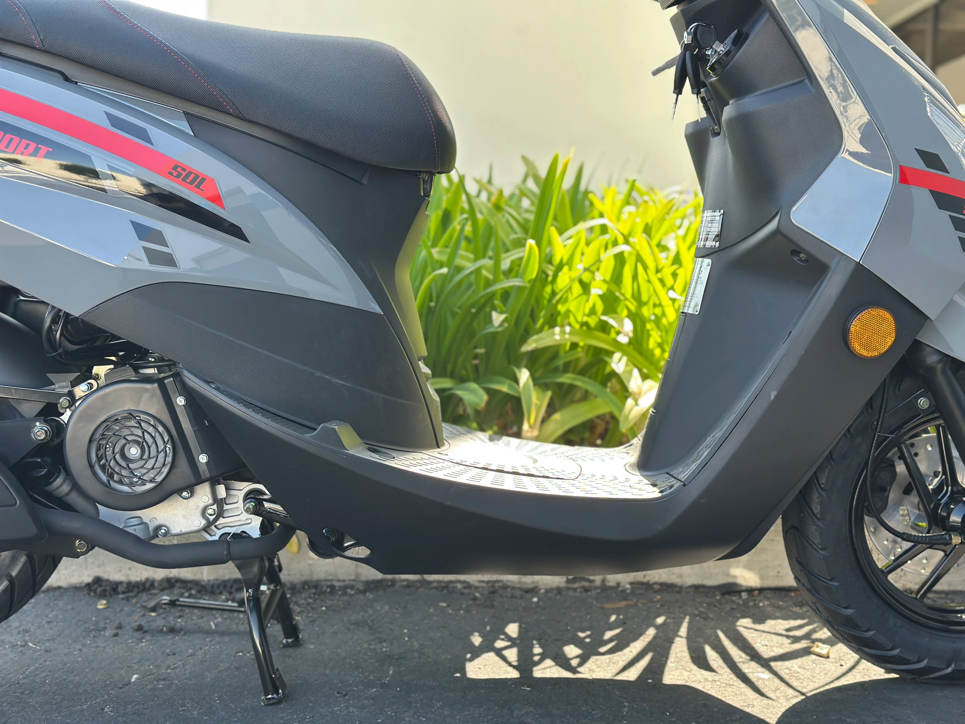 Venom Cali Moped | 50cc Scooter | Automatic Transmission - Image 22