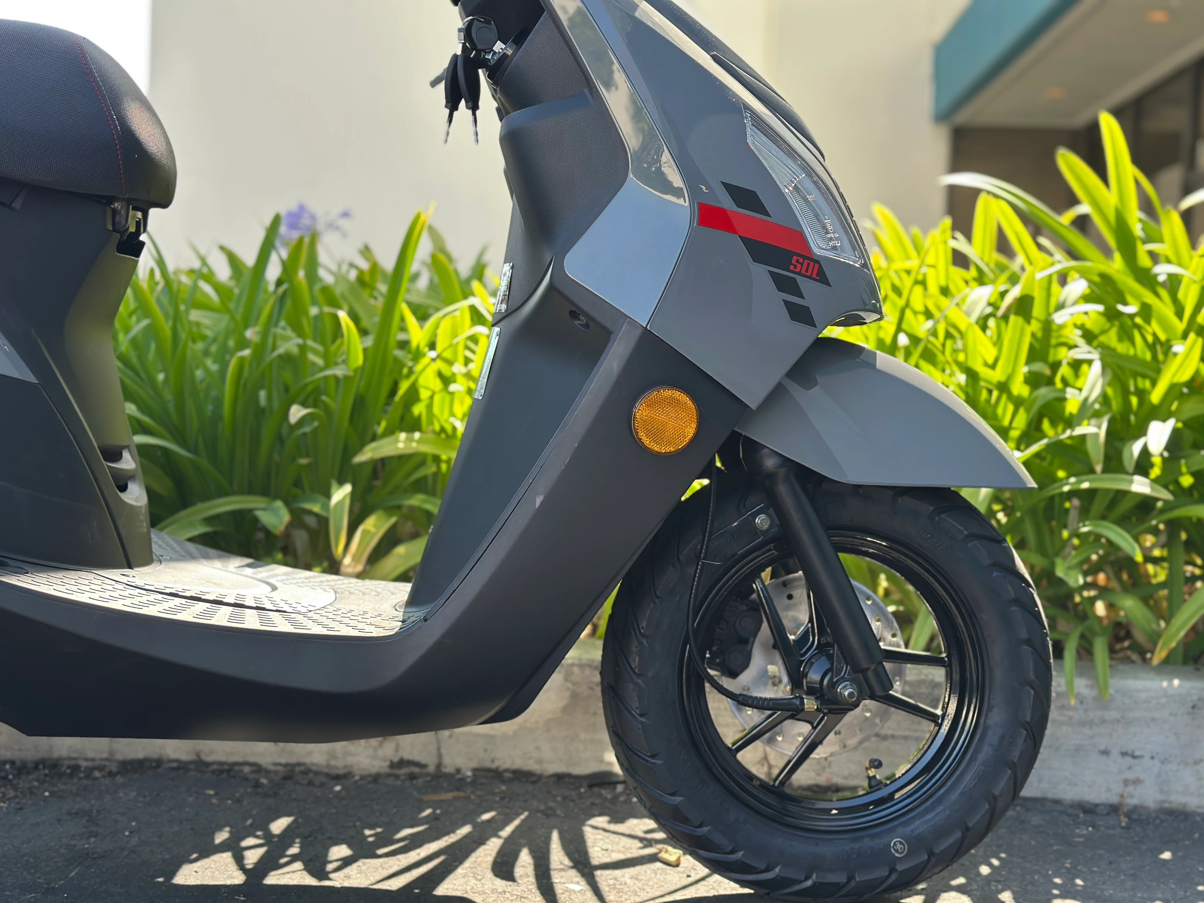 Venom Cali Moped | 50cc Scooter | Automatic Transmission - Image 23