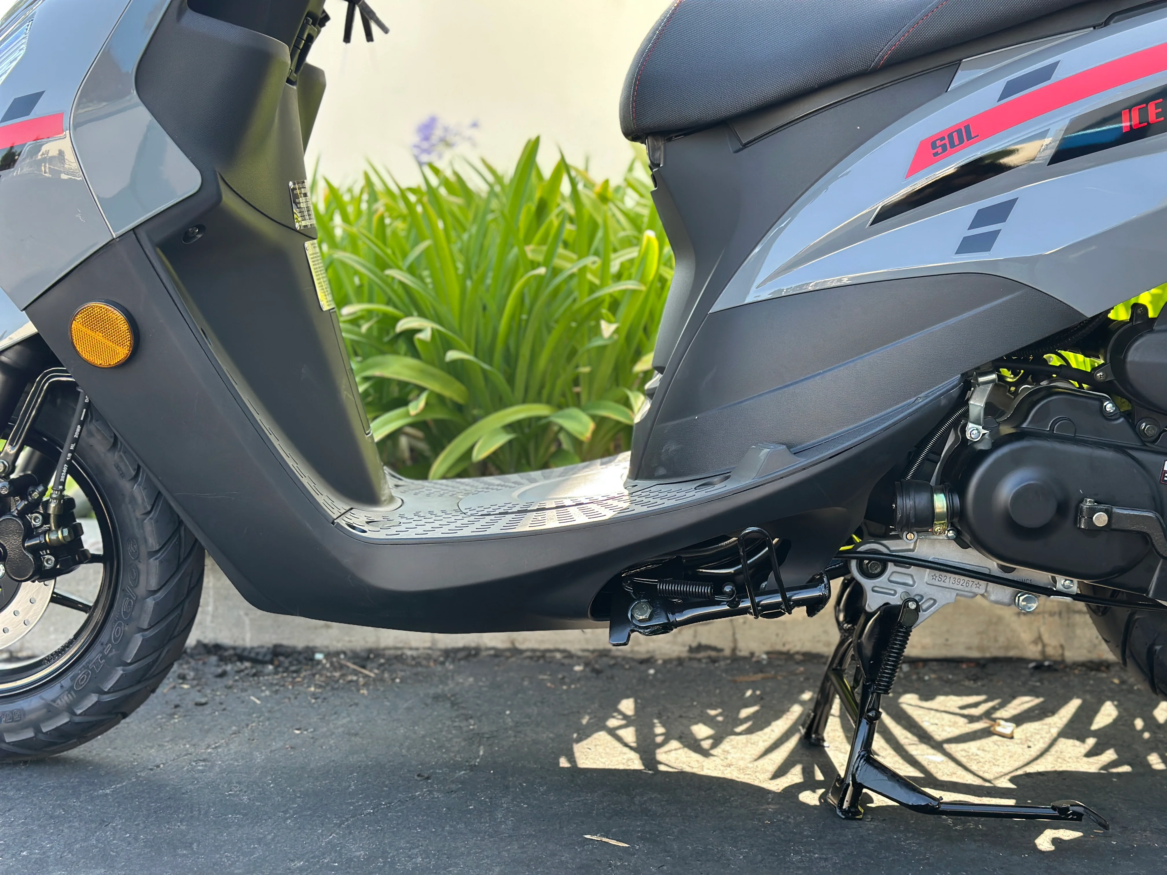Venom Cali Moped | 50cc Scooter | Automatic Transmission - Image 9