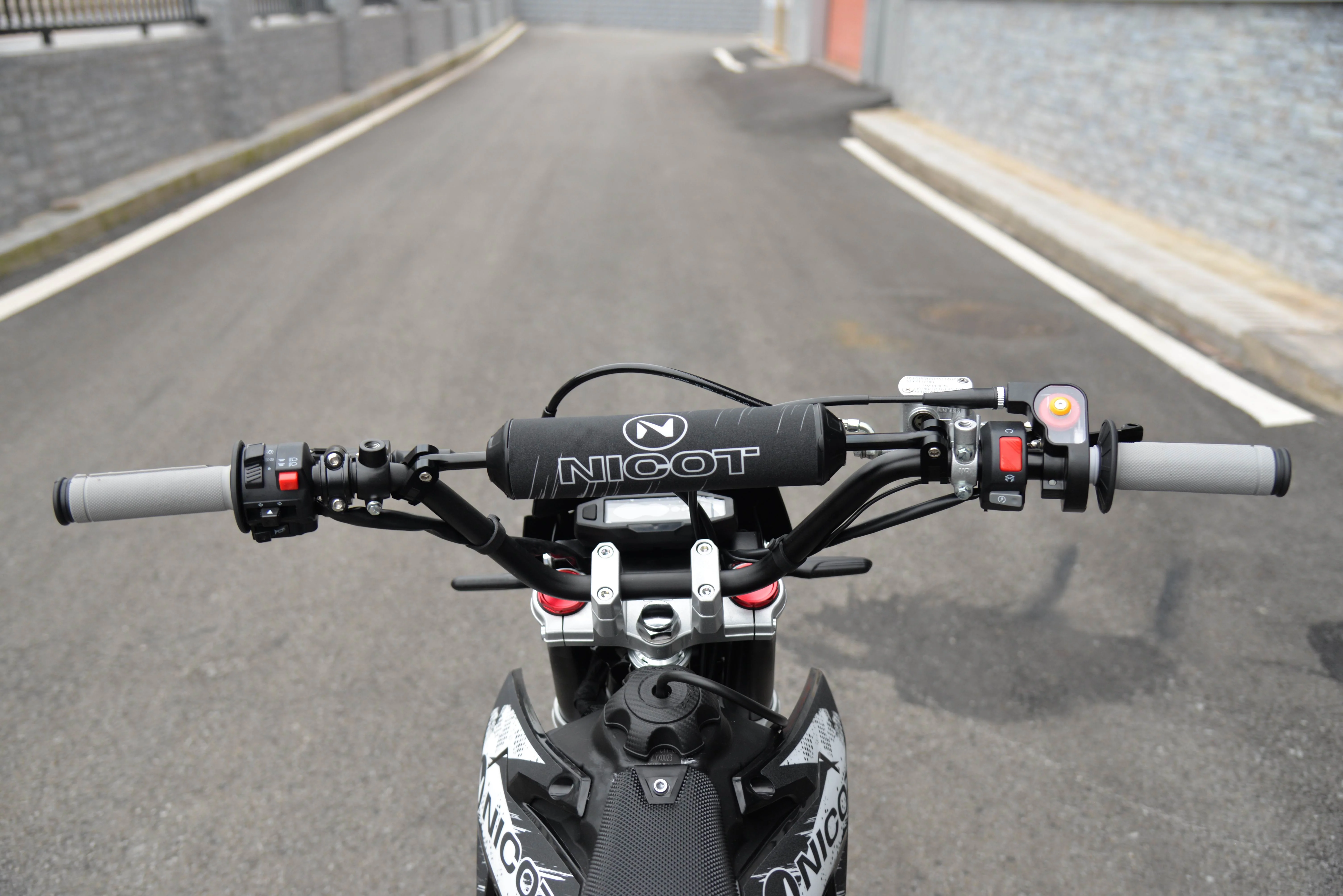 Venom Nicot 150X | 150cc EFI Dirt Bike | 4 Speed - Image 9
