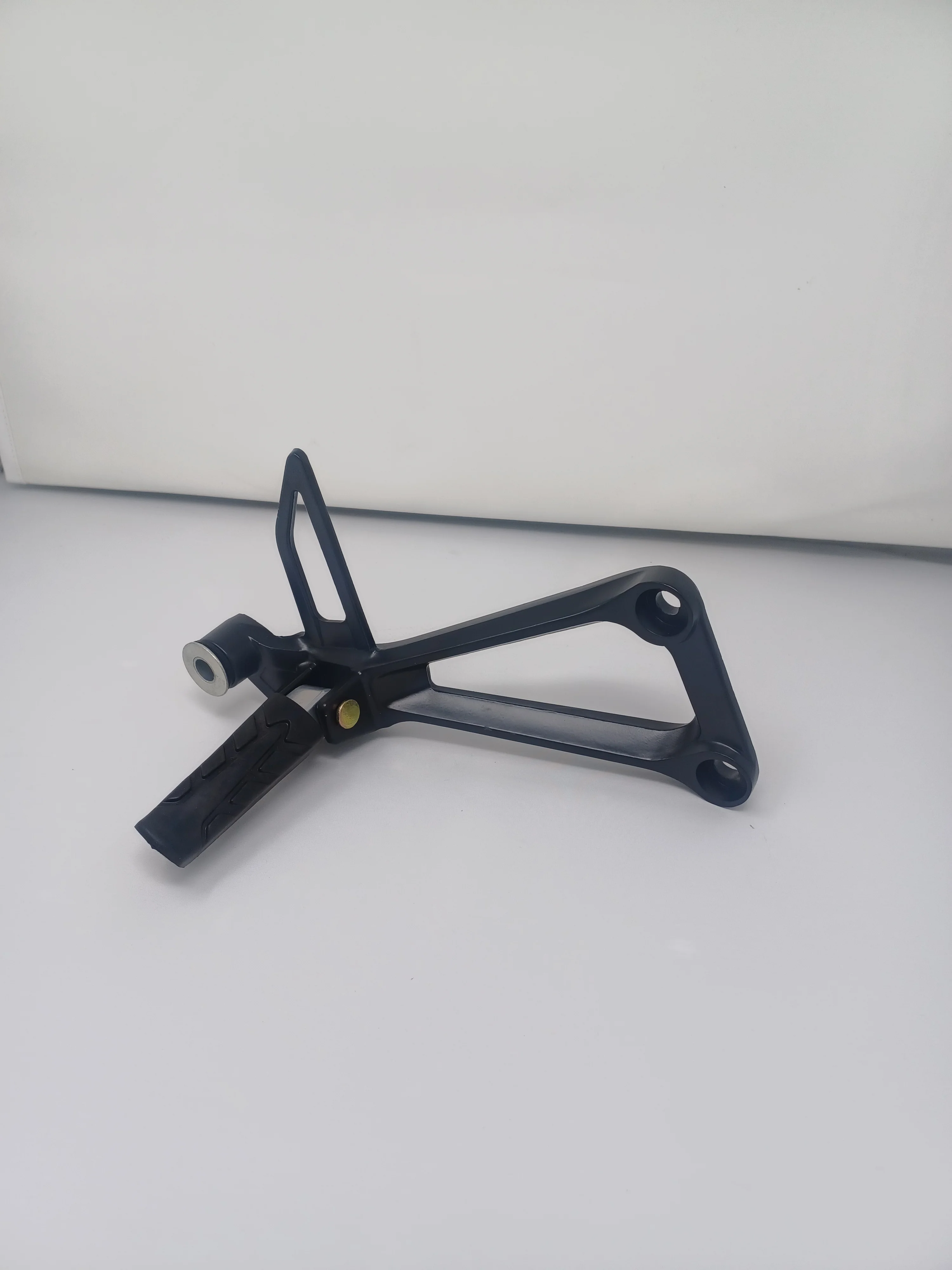 X22R 250cc Rear Right footrest 02050043 - Image 2