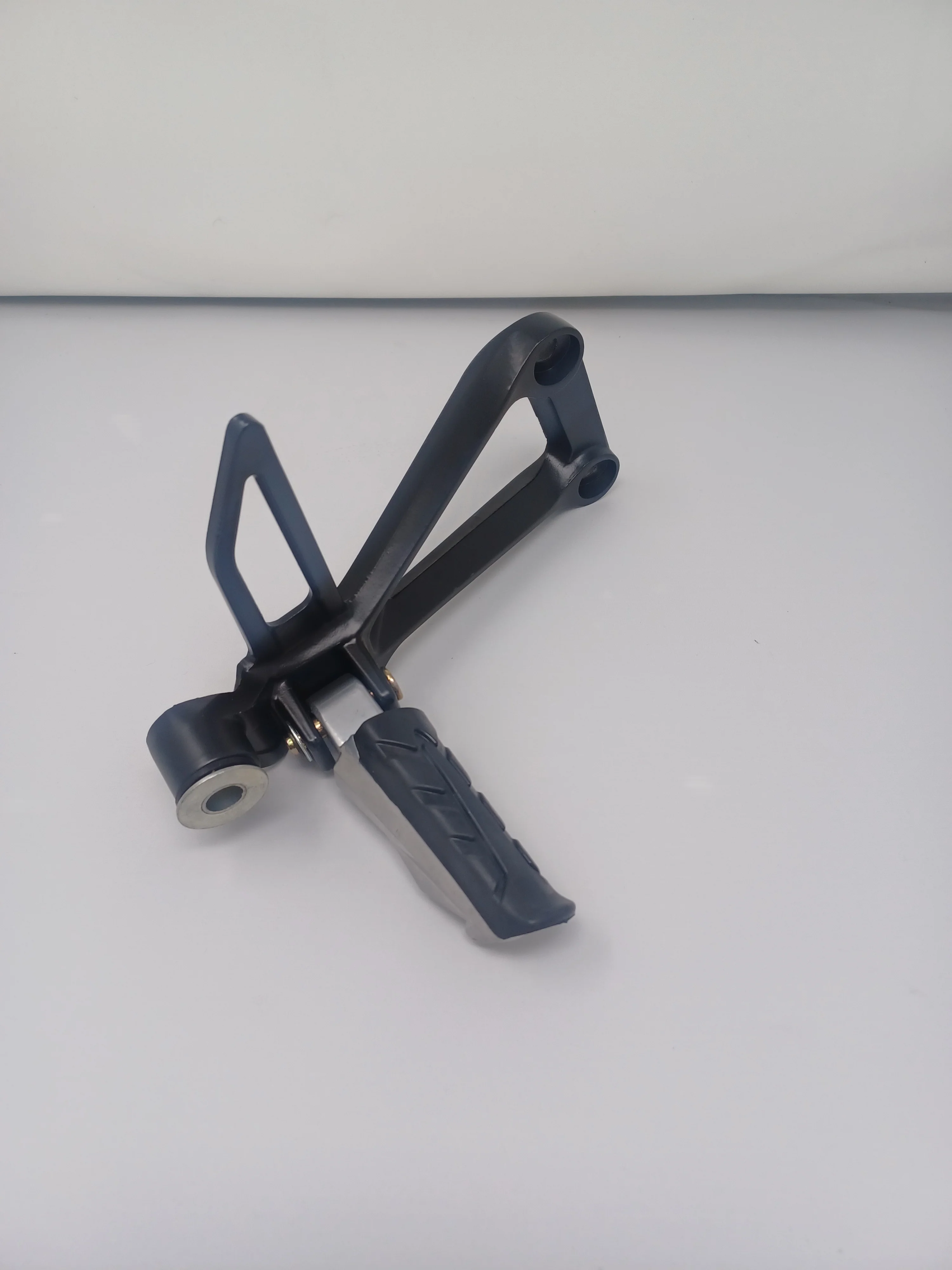 X22R 250cc Rear Right footrest 02050043 - Image 3